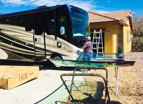 Mobile RV windshield replacement service